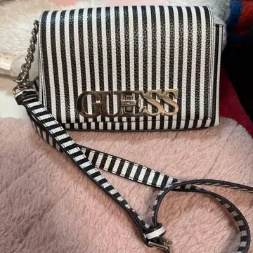GUESS 스트라이프 숄더백