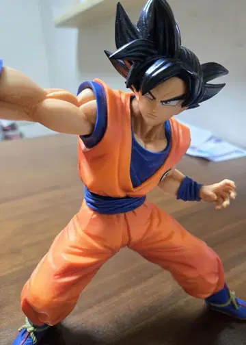 드래곤볼 손오공 피규어