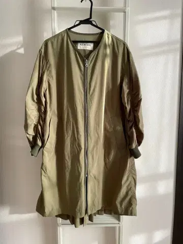 Ray BEAMS 오리지널 노카라 백 플리츠 코트