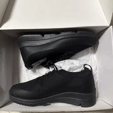 블랙 니트 스니커즈