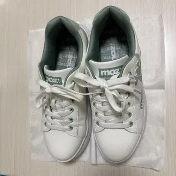 moz 여성용 스니커즈