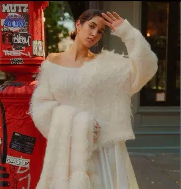 the toe 샤기 니트 white v넥 니트