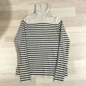 새상품급 미라 오웬 터틀넥 리브 니트탑 보더