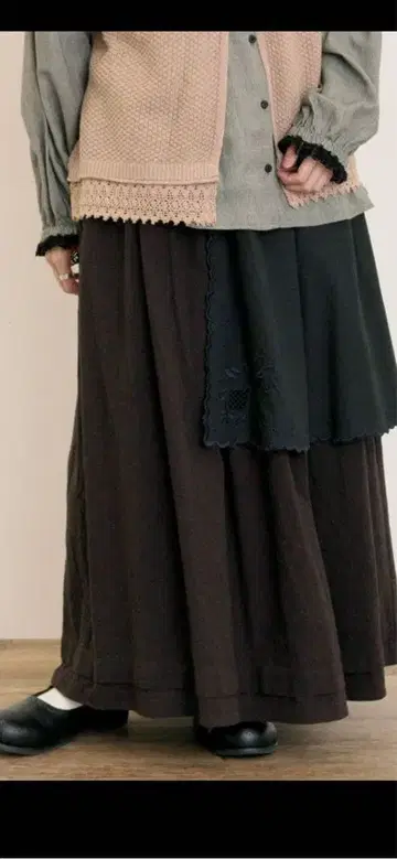 사만사 모스모스 자수 크로스 부착 스커트 차콜 프리 사이즈