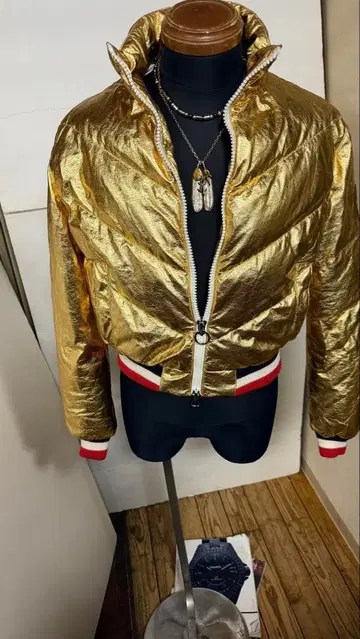 곧 단종될 로시뇰, 엄청난 골드 컬러 다운 사이즈 상자 5