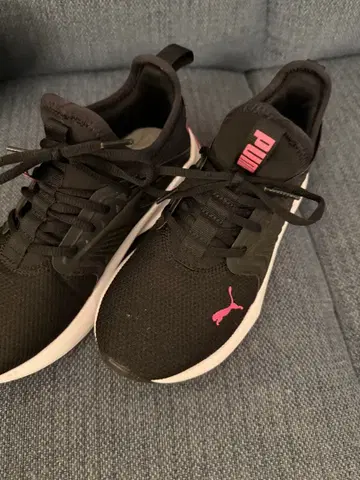 PUMA SOFTRIDE 블랙/핑크 스니커즈