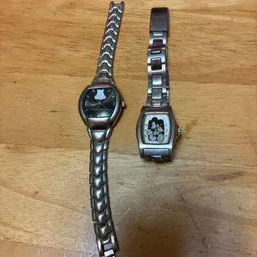 미키와 푸우의 손목시계입니다.