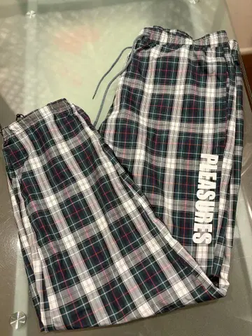 PLEASURES 체크 무늬 나일론 팬츠