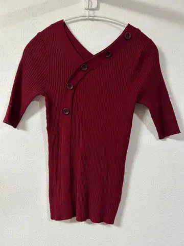 [ 새상품 ] AZUL BY MOUSSY 비대칭 버튼 5부 소매 니트