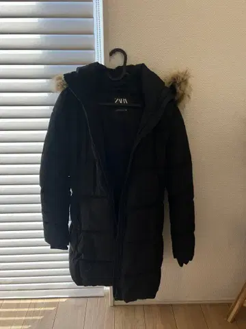 ZARA 후드 부착 블랙 다운 자켓 XS