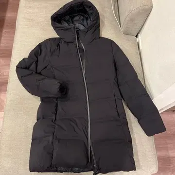 블랙 후드 부착 롱 다운 자켓