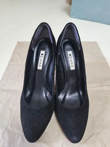D.JANA 블랙 하이힐 펌프스