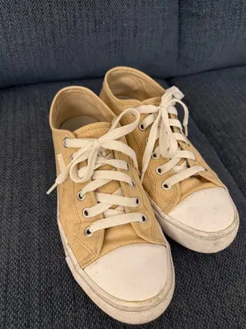 PUMA 베이지 스니커즈