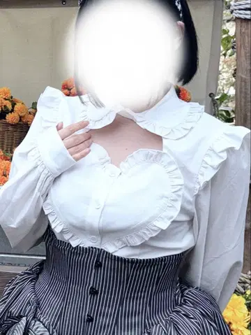 QOOZA 하트 프릴 블라우스 화이트