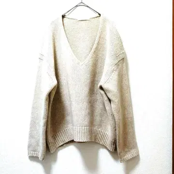 갤러리 비 V넥 니트 상의 스웨터