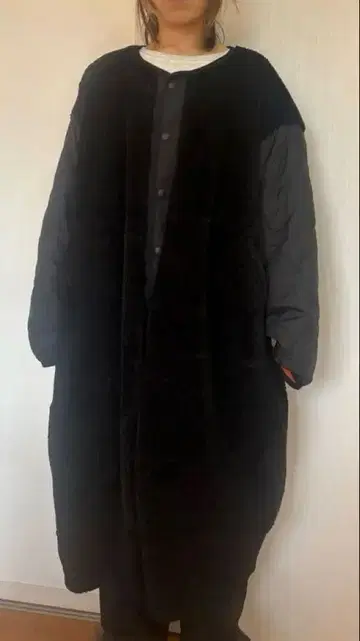 고무 플리스 퀼팅 롱 코트 블랙