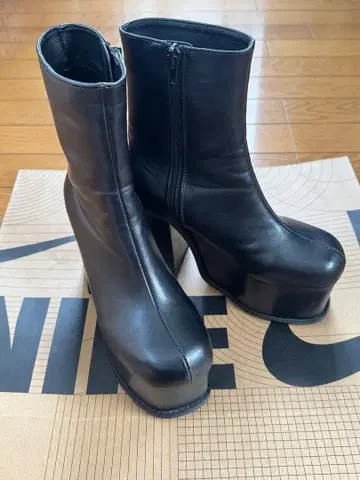 EMODA 통굽 부츠 [ S 사이즈 ]