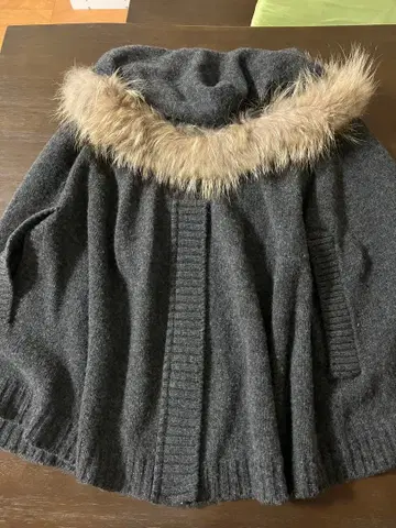 [ 새상품급 ] 언타이틀 다크 그레이 퍼 판초 케이프 코트