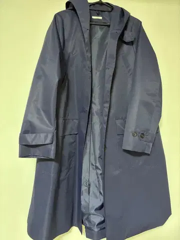 네이비 후드 부착 코트