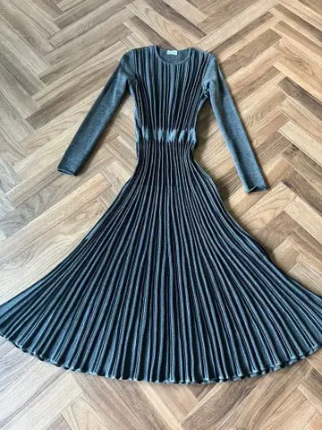 시착만 한 Salvatore Ferragamo 롱 니트 원피스 (하자품)