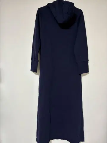 후드 부착 네이비 롱 원피스