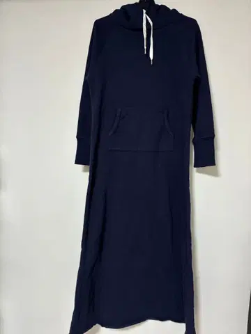 후드 부착 네이비 롱 원피스