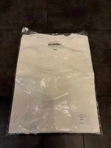 broader BRD STEEZY TEE GIGA 화이트