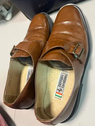 페라리 브라운 로퍼 버클 포함