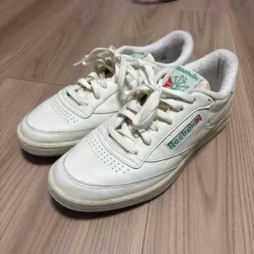 리복 클럽 c 화이트 스니커즈