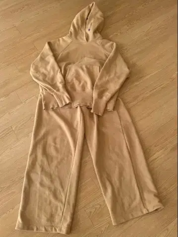 Champion 베이지 후디와 팬츠 세트