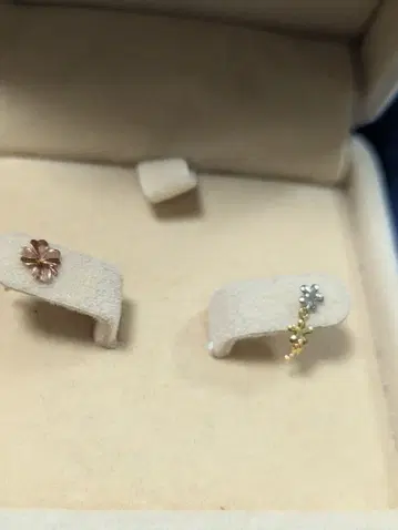 K10 네잎클로버와 트리컬러 플라워 귀걸이 세트