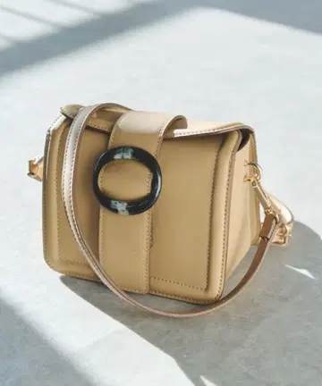 [un dix cors] 스퀘어 가죽 숄더백 베이지