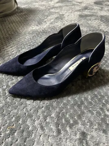 [ 새상품급 ] DIANA 스웨이드 펌프스 스틸레토 청키힐 네이비