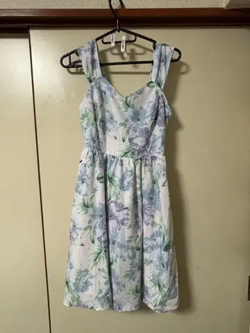 다즐링 꽃무늬 슬리브리스 미니 원피스