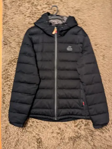 CHUMS 후드 부착 다운 자켓 블랙