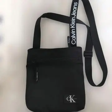 새상품급 Calvin Klein Jeans 숄더백 블랙 캘빈클라인