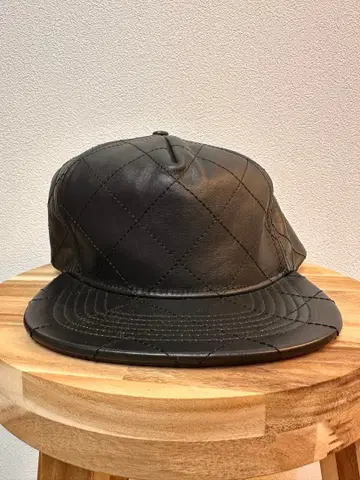 STAMPD LA 블랙 시어링 가죽 퀼팅 캡
