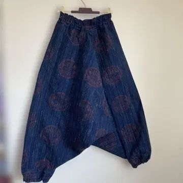 두꺼운 원단 실크  리메이크 네이비 컬러 모몽가 팬츠