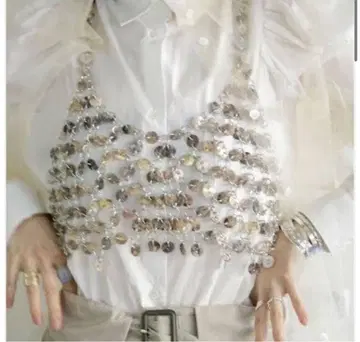 chika kisada 쉘 버튼 뷔스티에