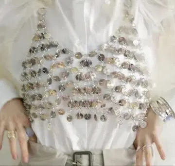 chika kisada 쉘 버튼 뷔스티에