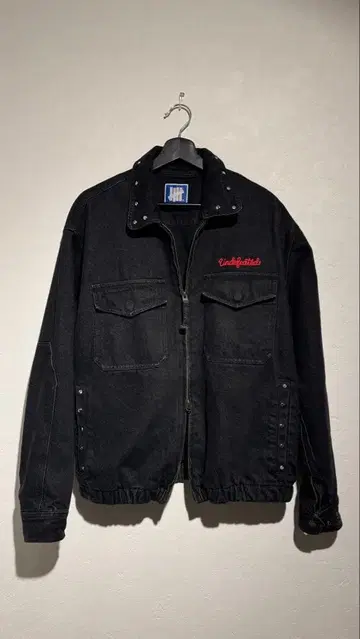 Undefeated 데님 자켓 더블 지퍼 스터드 짧은 기장 블랙