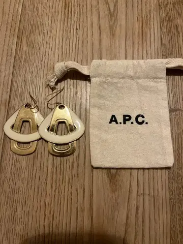 A.P.C. 비대칭 귀걸이