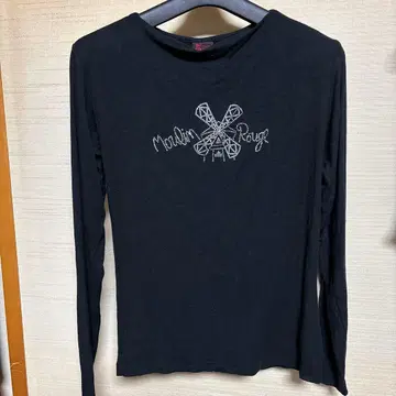 Moulin Rouge 블랙 긴팔 T셔츠 스톤 장식