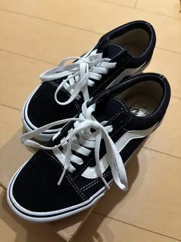 VANS ULTRARANGE 블랙/화이트 스니커즈