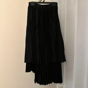 CLANE 비대칭 플리츠 스커트 블랙