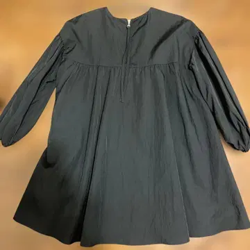 BAYCREWS 개더 슬리브 미니 원피스