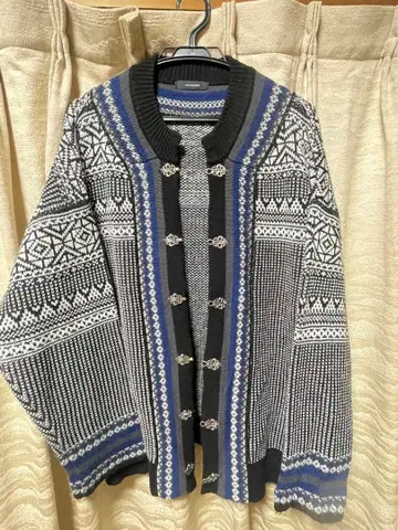 지나시스 티롤리안 가디건