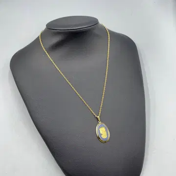 24 WEDGWOOD 골드 네이비 오벌 펜던트 목걸이