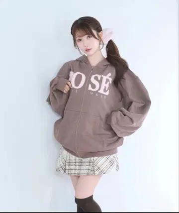 로제 뮤즈 Fur logo zip hoodie
