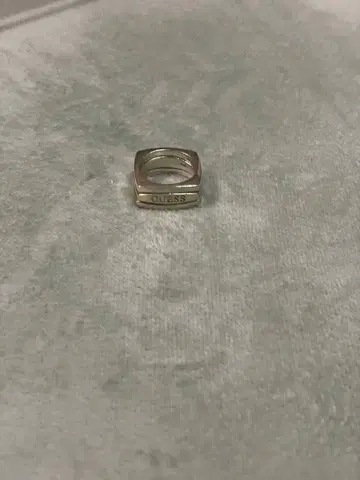 GUESS 스퀘어 반지 3개 세트